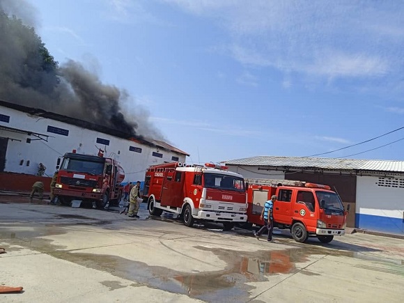 Incendio afecta almacenes de Comercializadora ITH Varadero 04