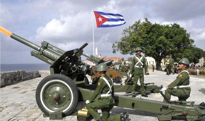 Salvas de artillería desde la Fortaleza de San Carlos de La Cabaña