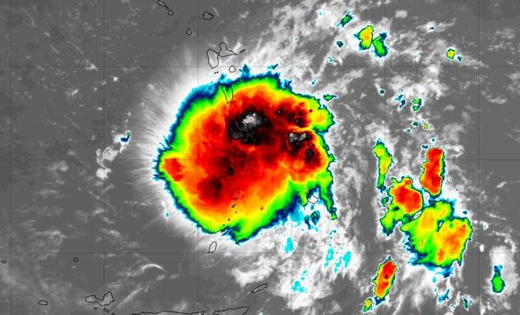 El ciclón afectando las Antillas Menores. Imagen del satélite GOES-16, 27 de agosto de 2019, 6:05 a. m.
