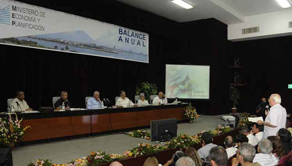 Díaz-Canel en el balance anual de Economía y Planificación