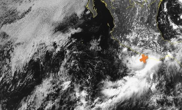 La tormenta tropical Carlotta muy cerca de México el 16 de junio. Imagen: NOAA/NESDIS.