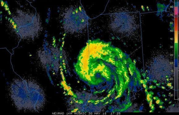Curiosa imagen de radar que muestra a la depresión tropical Alberto sobre el estado norteamericano de Indiana el 30 de mayo.