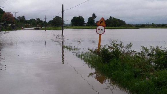 Crecida del río Cuyaguateje/Foto publicada el 26 de mayo en la página de Facebook de Tele Pinar.