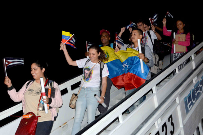 Ya en la Patria, delegación cubana a congreso estudiantil regional