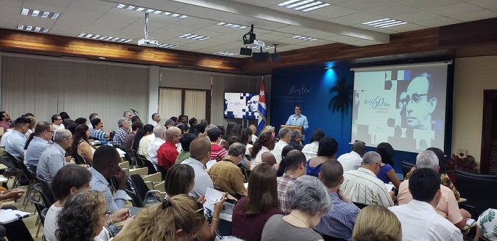 Ratifica Bruno Rodríguez voluntad de fortalecer vínculos con cubanos en el exterior