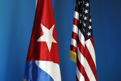 Banderas de Cuba  y Estados Unidos