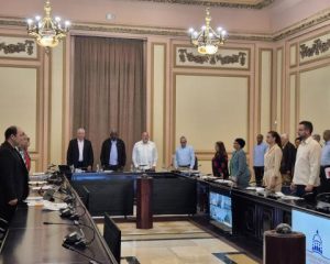 Minuto de silencio en homenaje a Eduardo Sosa. Foto: Asamblea Nacional del Poder Popular.