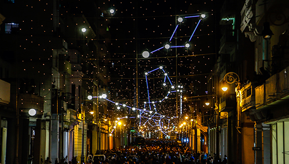 Constelaciones de “Planetario” iluminan la calle habanera Galiano