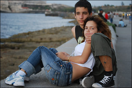  Adolescentes y jóvenes cubanos