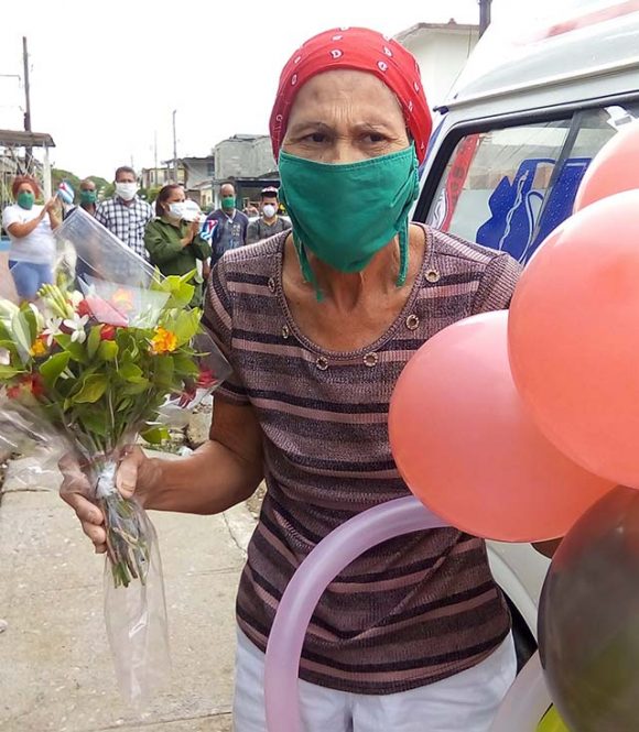 Rosa Valdés Valdés es la última paciente recuperada de la COVID-19 en la Isla de la Juventud Foto: Gerardo Mayet Cruz/Victoria.