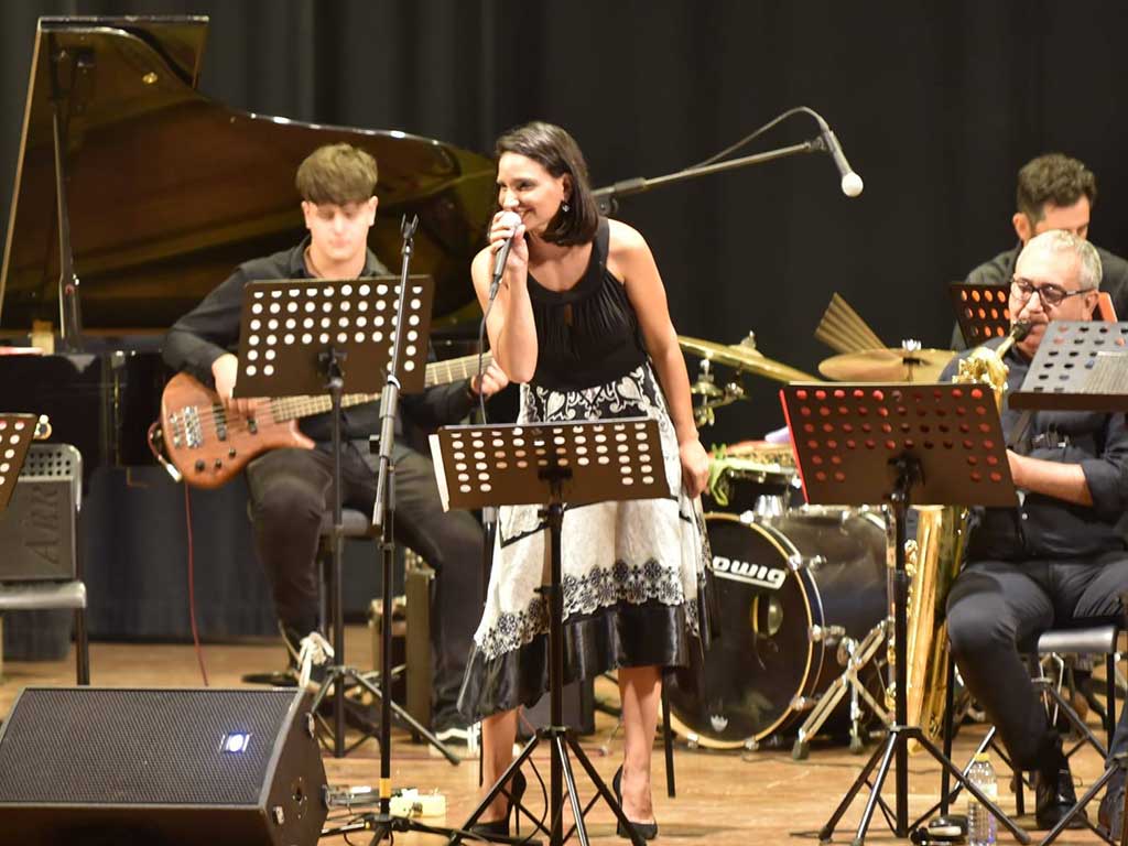 joven cantante cubana Annie Garcés