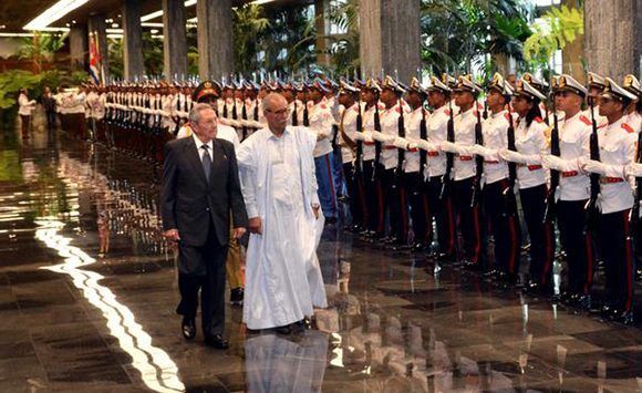 Raúl recibe a presidente de la República Saharaui