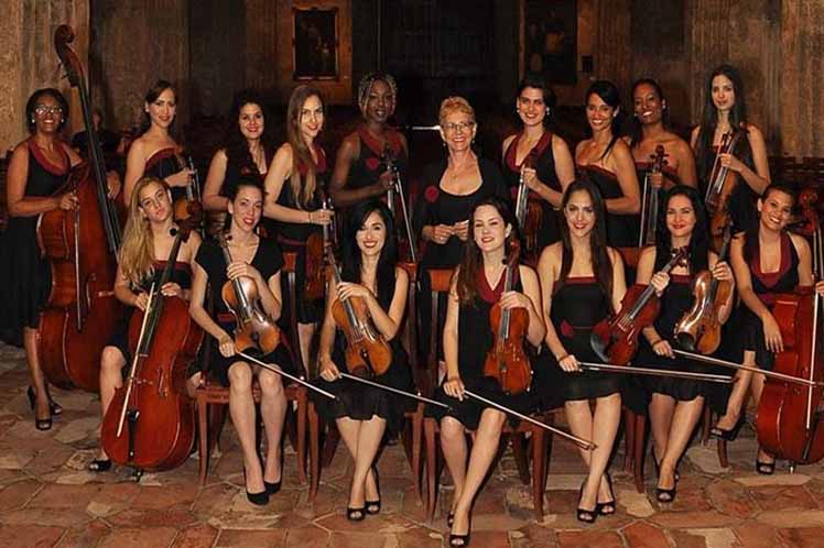La formación musical femenina cubana Camerata Romeu