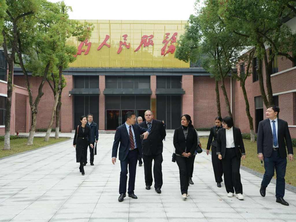 China y Cuba amplían cooperación educativa e intercambio científico