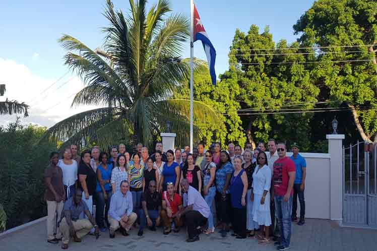 Colaboradores cubanos en Antigua y Barbuda