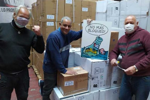 Llega a Cuba cargamento de jeringas y agujas donado por solidaridad argentina