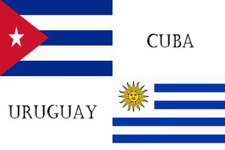 Banderas de Cuba y Uruguay
