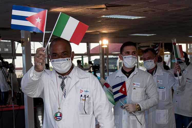 Médicos cubanos regresaron de Italia 