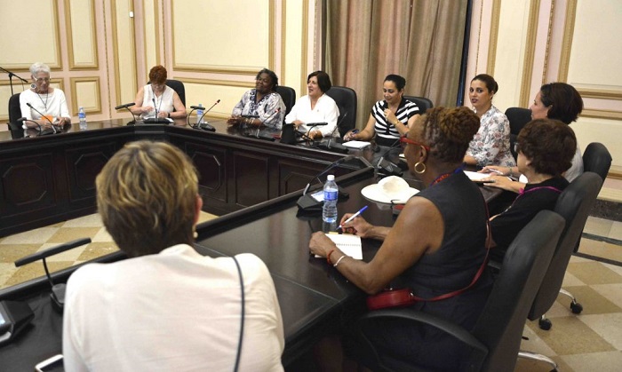 Delegación norteamericana recibida en el Parlamento cubano