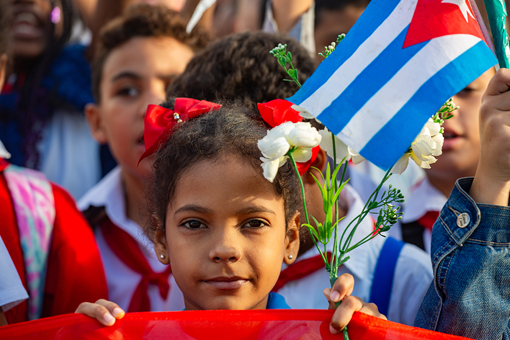 Desde temprano la Plaza de la Revolución recibió a niños y jóvenes cubanos para celebrar el natalicio de José Martí. Foto: Enrique González (Enro)/ Cubadebate.