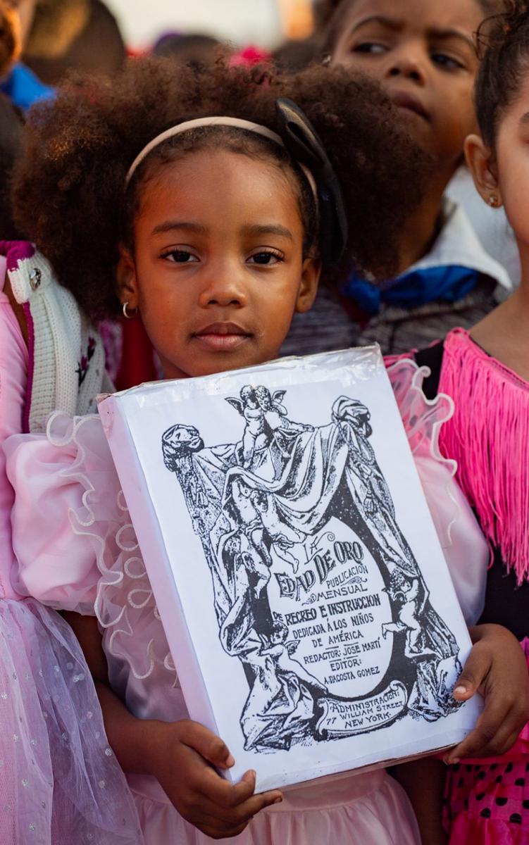 Desde temprano la Plaza de la Revolución recibió a niños y jóvenes cubanos para celebrar el natalicio de José Martí. Foto: Enrique González (Enro)/ Cubadebate.