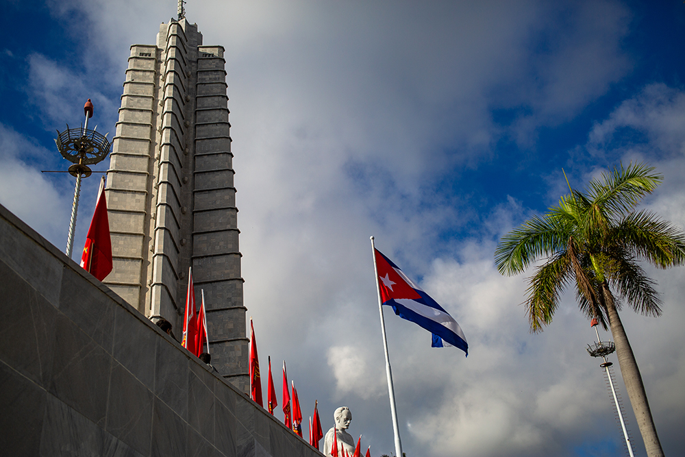 Desde temprano la Plaza de la Revolución recibió a niños y jóvenes cubanos para celebrar el natalicio de José Martí. Foto: Enrique González (Enro)/ Cubadebate.