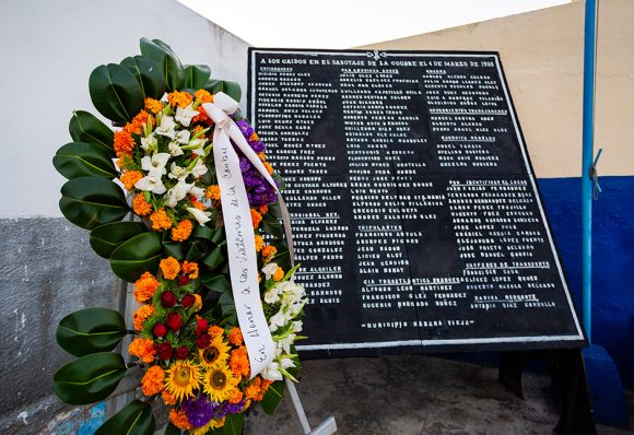 Este martes se cumple el 65 aniversario de aquel holocausto que costó cerca de 100 vidas de obreros y de soldados cubanos. Foto: Enrique González Díaz (Enro)/Cubadebate.