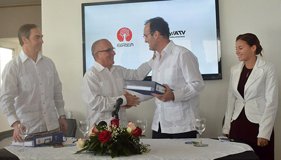 Mario Ángel Escalona Serrano, Director General de la EGREM y Juan Ignacio Alonso Puig, Director General de SONY ATV Music Publishing, para España y Portugal.