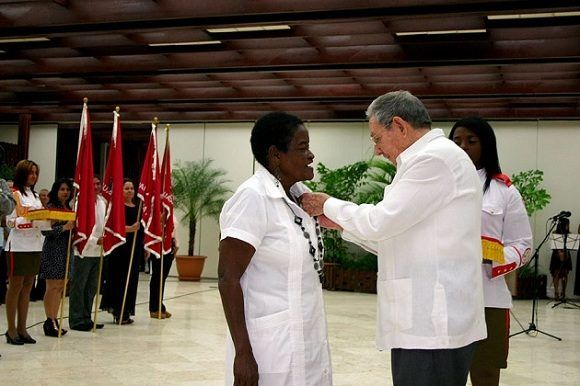 Julia Labrada recibió hace menos de un año la dsitinción de Heroína de la República de Cuba