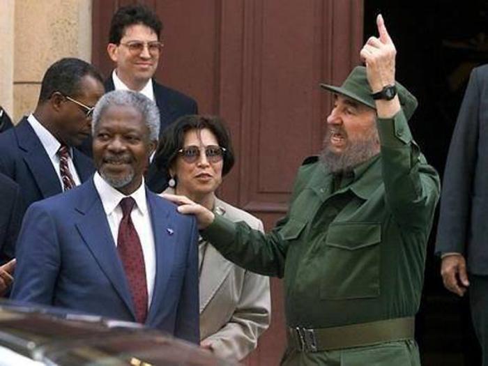 Kofi Annan, ex Secretario General de Naciones Unidas junto a Fidel.