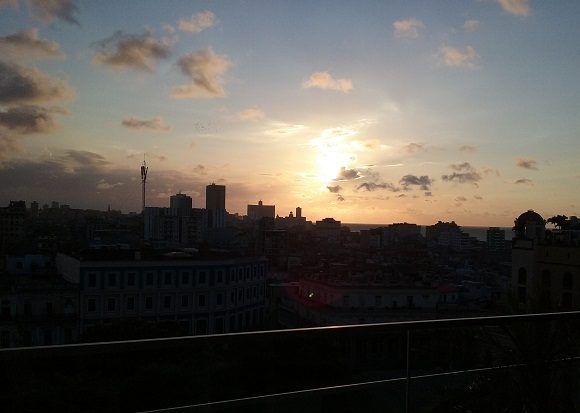 Desde la última planta del Manzana Kempinski se observa un amanecer único. Desde la última planta del Manzana Kempinski se observa un amanecer único.