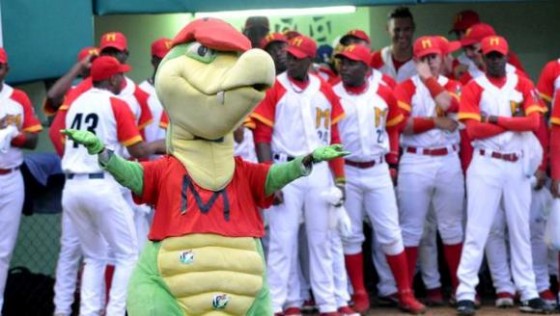 Mascota del equipo de Matanzas en la SNB. Foto: Marcelino Vázquez/ACN.