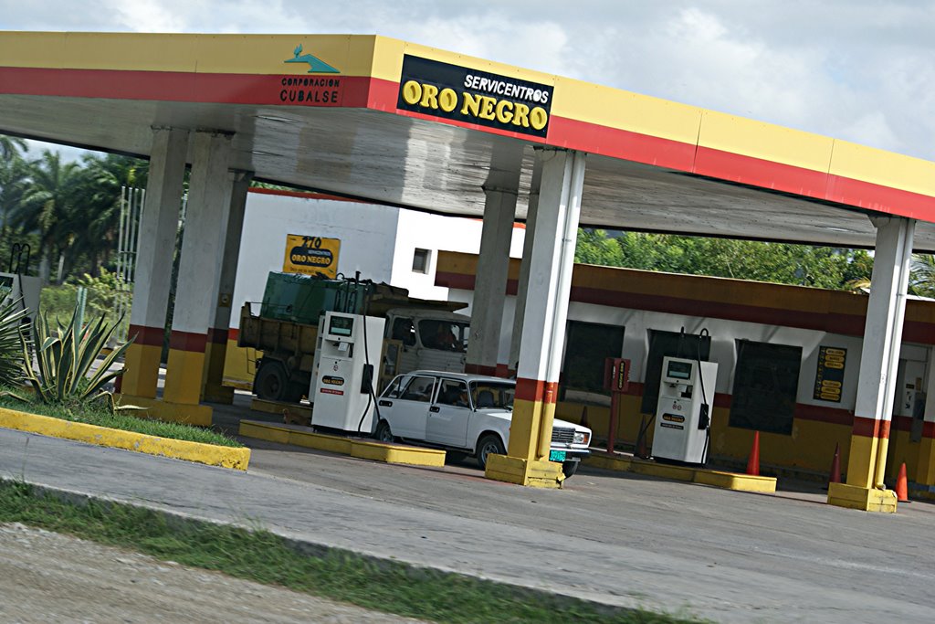 Las estaciones de combustible mantienen su apertura las 24 horas