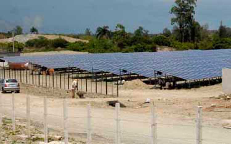 Primer parque solar Fotovoltaico construido en la zona Industrial de Santa Clara.