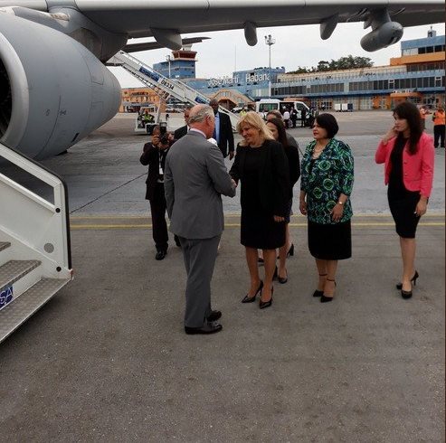 El Príncipe de Gales fue recibido por la Viceministra de Relaciones Exteriores de Cuba Ana Teresita Fraga.Foto: Tomada del Twitter de Ana Teresita Fraga