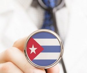 Banner alegórico a la salud pública cubana