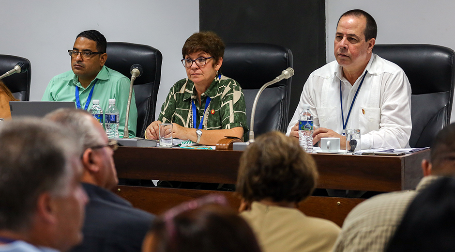 Debate en la Comisión de Salud y Deporte del Parlamento cubano