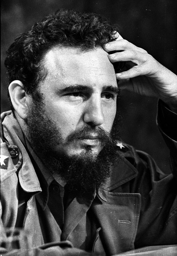 Intervención especial en la televisión cubana para informar al pueblo sobre los resultados de su reciente viaje a la Unión Soviética (URSS) en 1964. Foto: Fidel Soldado de las Ideas. Intervención especial en la televisión cubana para informar al pueblo sobre los resultados de su reciente viaje a la Unión Soviética (URSS) en 1964. Foto: Fidel Soldado de las Ideas.