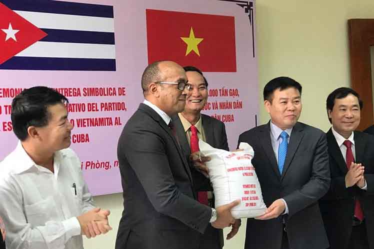 Vietnam hace entrega simbólica a Cuba de un donativo de cinco mil toneladas de arroz 