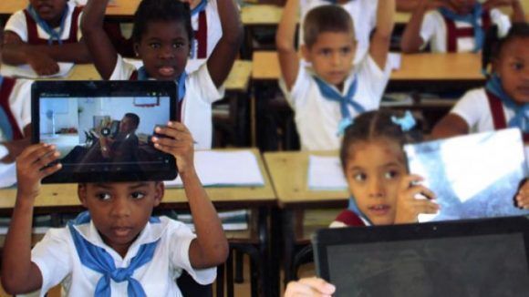Aulas inteligentes en Cuba: La tecnología al servicio del saber