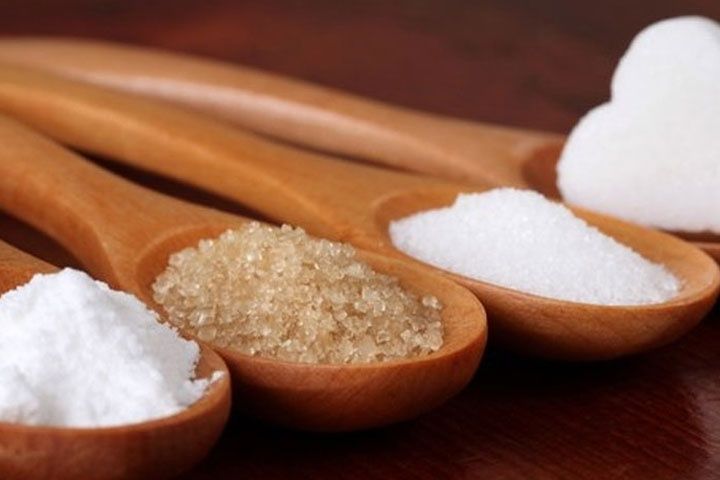 El azúcar moreno y el azúcar blanco son prácticamente iguales. (Foto: Tomada de panorama.com.ve). 