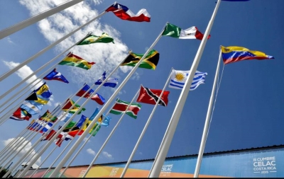 Banderas de países latinoamericanos ondean por Cumbre de la CELAC