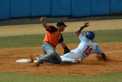 Villa Clara emerge en semifinal del campeonato cubano de béisbol.