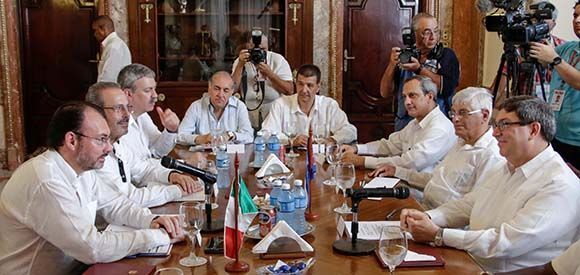 Bruno Rodríguez Parrilla, ministro de Relaciones Exteriores de Cuba, y su homólogo de México, Luis Videgaray, sostuvieron conversaciones oficiales en La Habana. Foto: Abel Padrón Padilla/ ACN.