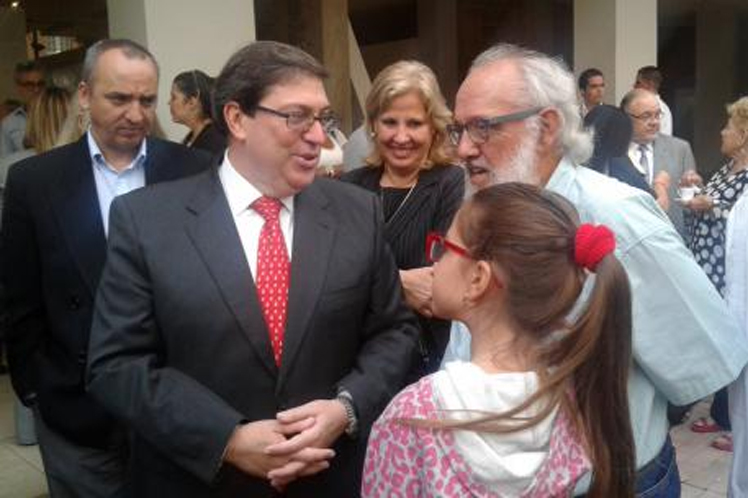 El canciller cubano, Bruno Rodríguez Parrilla, saludó hoy a los nacionales residentes en Estados Unidos