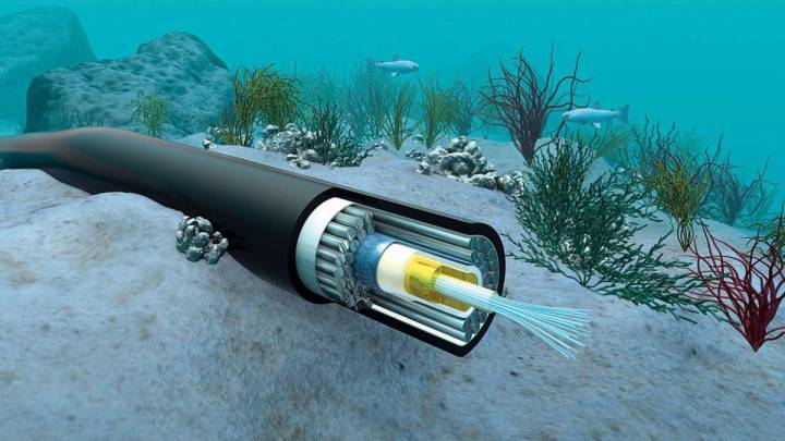primer cable de telecomunicaciones submarino que conectaría a EE. UU. con territorio cubano