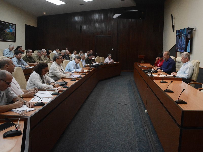 Chequea Díaz-Canel proceso de informatización de la sociedad cubana