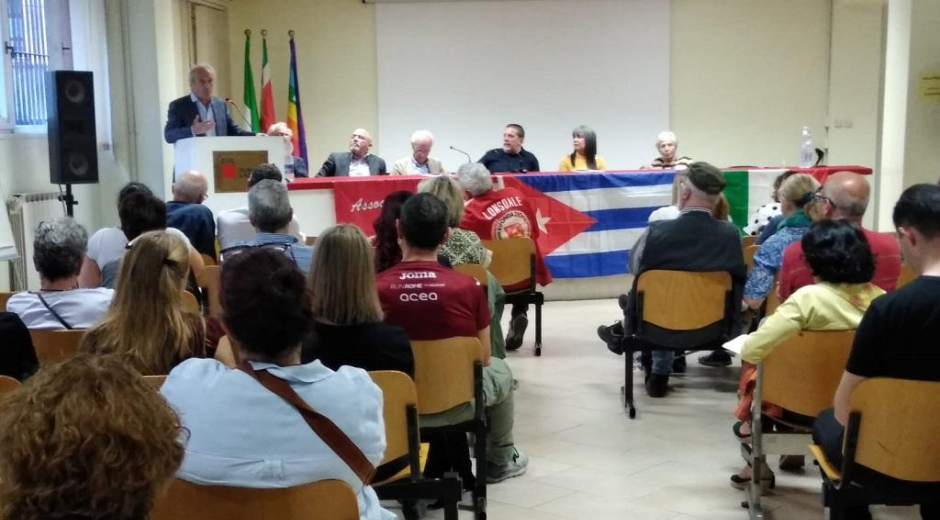 La actividad, que tuvo su sede en la Confederación General Italiana del Trabajo, fue conducida por Enzo Pescatori, vicepresidente de la Anaic y miembro directivo de MediCuba Europa. Foto: Tomada de PL.