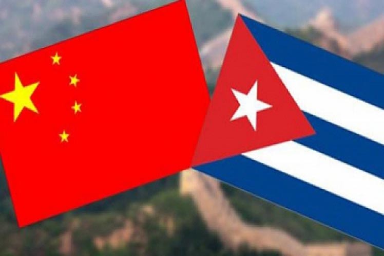 Banderas de Cuba y China