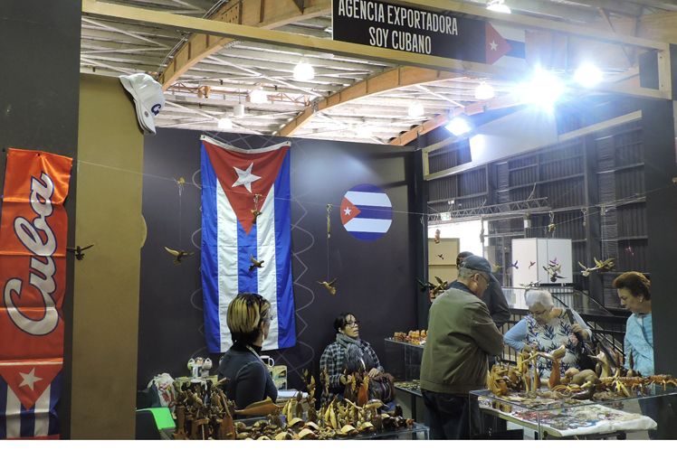 Presencia de Cuba en feria de artesanía en Colombia